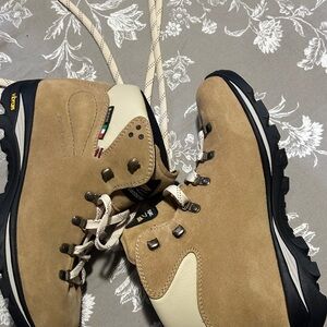 Zamberlan Frida GTX boots NEW 8.5 women’s